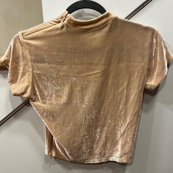 ARE YOU AM I Ayai Velvet Blush Neve T Shirt size M - Picture 5 of 7